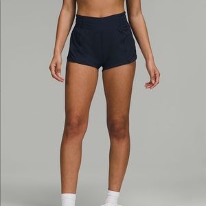 NWOT Lululemon Hotty Hot High-Rise Lined Short 2.5” in colour True Navy